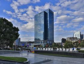 ★错峰大促★￥899起/3间夜，桐庐商业CBD【桐庐世贸君亭酒店】享高级房+自助早餐，交通便捷，热门景点围绕，另有2间夜含中式套餐/君亭家庭房套餐可选！有效期至2025年12月29日