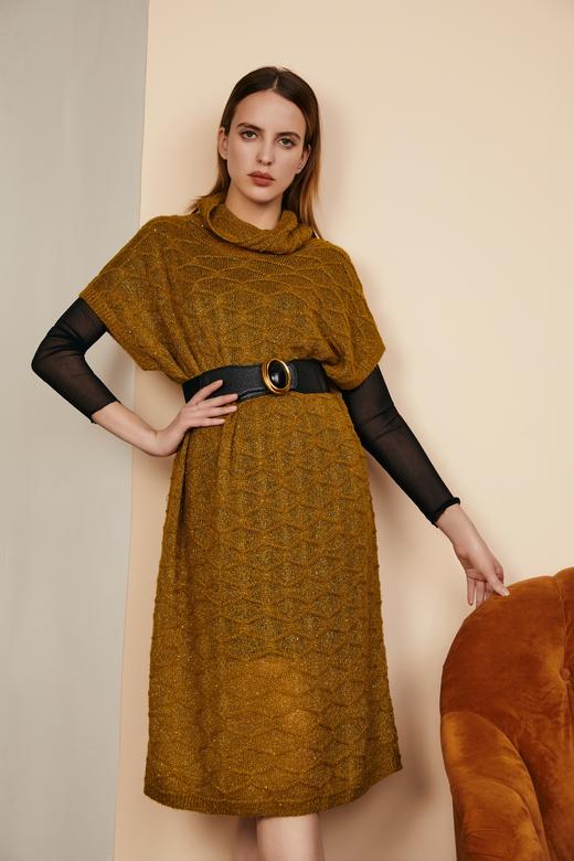 SAFICOO【致敬无畏】系列 简约大气 落肩袖+堆堆领设计式连衣裙 商品图0