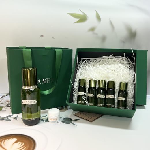 【品牌授权】爆款礼盒海蓝之谜新版精粹水150ml 赠精粹水30ml*5   经典面霜7ml*1情人节送女朋友老婆生日礼物 商品图1