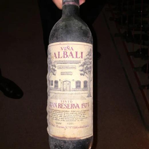 欧百乐无醇葡萄酒| 美丽樱桃红色，带有紫罗兰色边缘。 丰富的李子，红色水果和葡萄干的香气 口感怡人、顺滑，果香浓郁、平衡。 商品图2