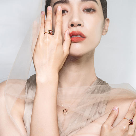 ［醒狮系列］18K玫瑰金群镶钻项链 商品图3