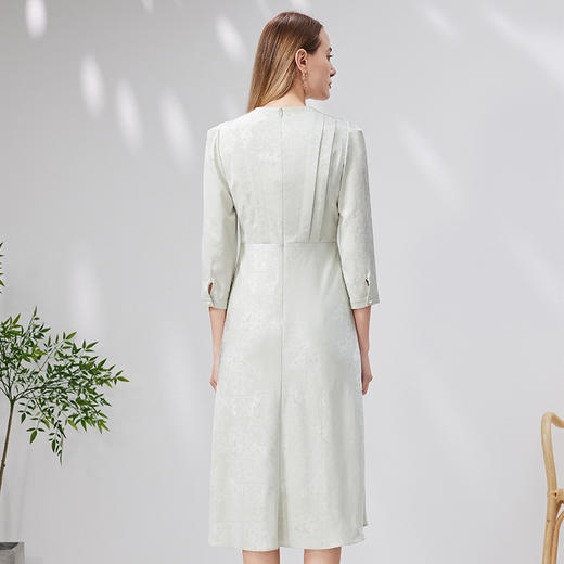 EITIE爱特爱秋季新款优雅温柔V领高腰显瘦印花连衣裙7107815 商品图4