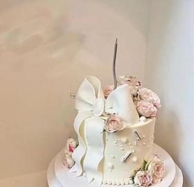 复古白色蝴蝶结款蛋糕 | nama甜品研究所