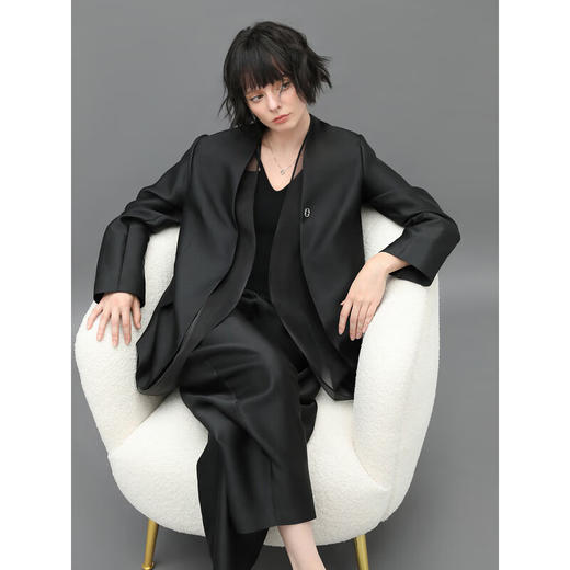 COCOBELLA职场通勤廓形黑色西裤女丝光质感宽松烟管裤PA547 商品图3