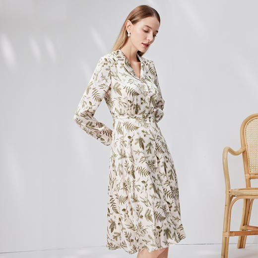 EITIE爱特爱秋季新款温柔气质法式优雅显瘦V领高腰印花连衣裙7107812 商品图1