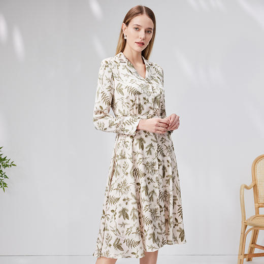 EITIE爱特爱秋季新款温柔气质法式优雅显瘦V领高腰印花连衣裙7107812 商品图2