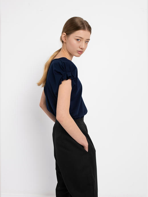 【特价清仓】女士丝光棉褶皱袖口V领T恤 商品图3