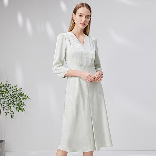 EITIE爱特爱秋季新款优雅温柔V领高腰显瘦印花连衣裙7107815 商品图1