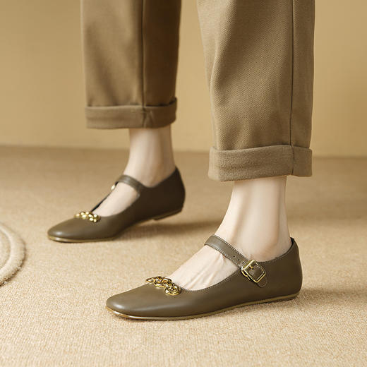 秋季新款，纯色金属装饰平底单鞋HCY-3668 商品图0