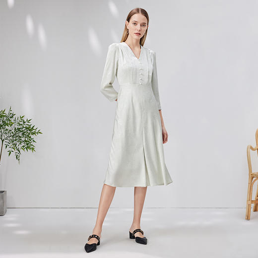 EITIE爱特爱秋季新款优雅温柔V领高腰显瘦印花连衣裙7107815 商品图3