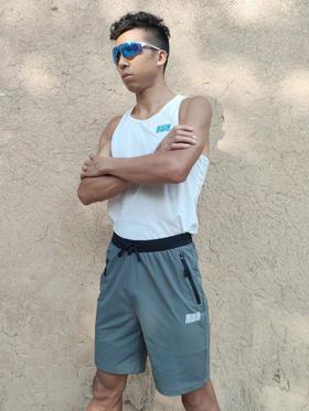 【达人试穿】 超帅气的御风短裤！五分款，让你在日常和跑步之间任意切换 