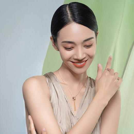 ［醒狮系列］18K玫瑰金群镶钻项链 商品图1