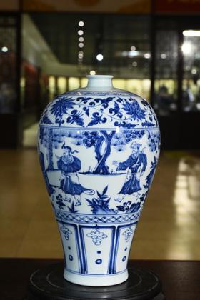 仿元青花三顾茅庐梅瓶