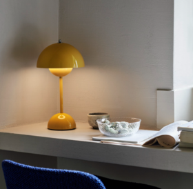 轻拍它的脑袋，点亮一团温柔的、氤氲的蘑菇云