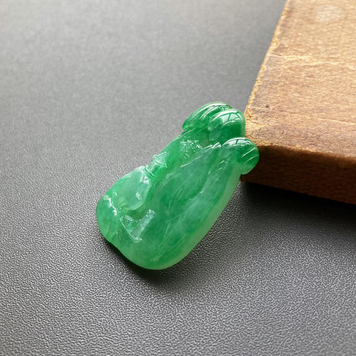 冰种阳绿厚庄翡翠山水牌 商品图0