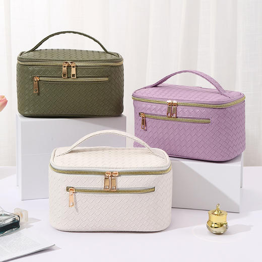 【大容量分层化妆包】2024新款PU化妆包便携手提化妆包 收纳袋现代简约洗漱包潮流 商品图0