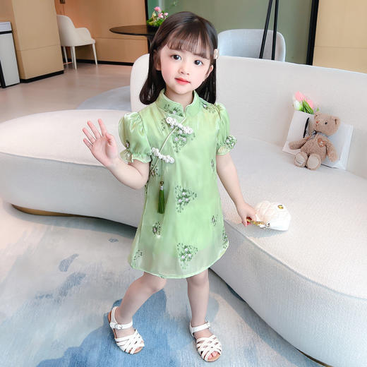 【洋气甜美！儿童中国风古装】女童绿色旗袍夏季，复古中式立领，流苏钉珠盘扣，时尚泡泡短袖，精美绣花图案，2023新款，民国改良复古宝宝连衣裙，洋气中国风古装 商品图5