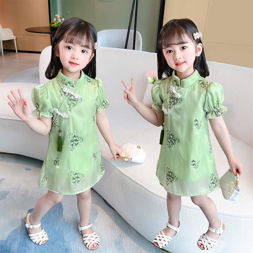 【洋气甜美！儿童中国风古装】女童绿色旗袍夏季，复古中式立领，流苏钉珠盘扣，时尚泡泡短袖，精美绣花图案，2023新款，民国改良复古宝宝连衣裙，洋气中国风古装 商品图2