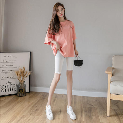 夏天穿莫代尔打底裤，清凉舒适又显瘦！外穿弹力松紧带，大码安全紧身短裤，防走光保护隐私。五分薄款设计，通用多场合，让你时尚又自在。 商品图2