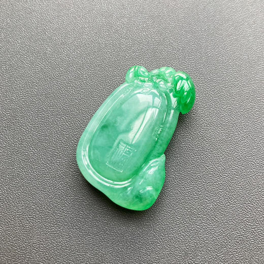 冰种阳绿厚庄翡翠山水牌 商品图5