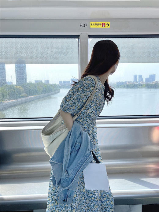 「清新小碎花设计」2023夏季连衣裙新款洋气甜美温柔风气质碎花泡泡袖中长裙子 商品图2