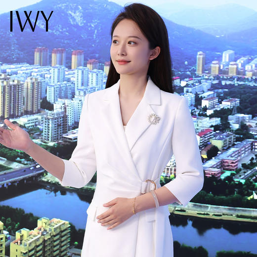 IWY/法式白色连衣裙女系带收腰气质西装裙不规则主持人上镜装Q772 商品图1