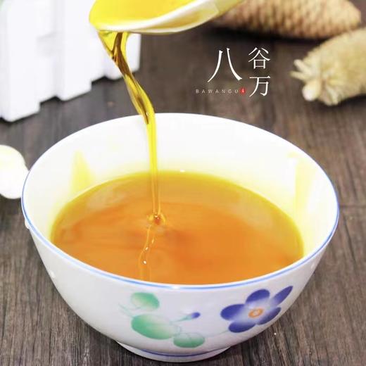 【现榨菜籽油】晾晒3天，手工挑选2遍后传统物理压榨出油，自然沉淀10天，只取中上层菜籽油，没什么杂质，自然的菜籽香，非调和油！ 商品图3