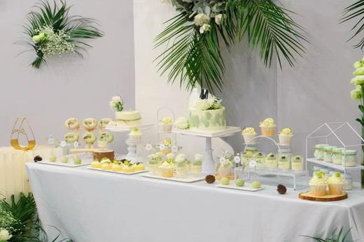 【甜品台】庆典、婚礼、开业、生日宴甜品台；仪式感满满，鲜花与甜品，甜美与心动，美好时刻，艾塔相伴~具体主题、色系、风格，请咨询客服~ 商品图0