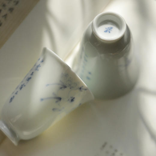 忘言/草木春秋闻香杯 景德镇茶杯手绘青花品杯陶瓷品茗杯（秋葵/栀子花/梅花/荷花） 商品图7