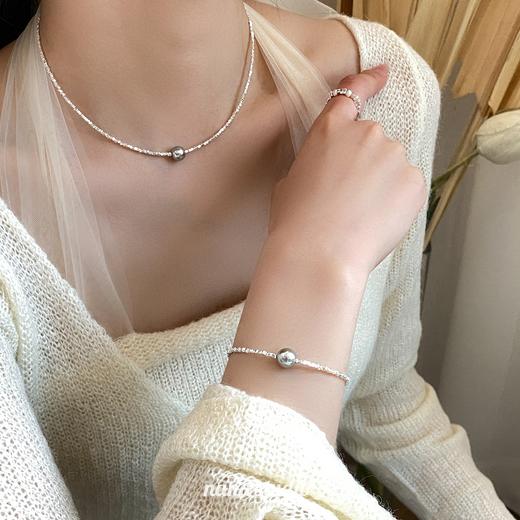 【礼品盒包装！施家珍珠碎银子手链】2023新款s925纯银，施家珍珠碎银子手链，珍珠细腻圆润，闪耀着温润光泽，女款小众，碎银几两手饰，是逛街、约会、晚宴等多种场合的完美搭配选择。sh 商品图3