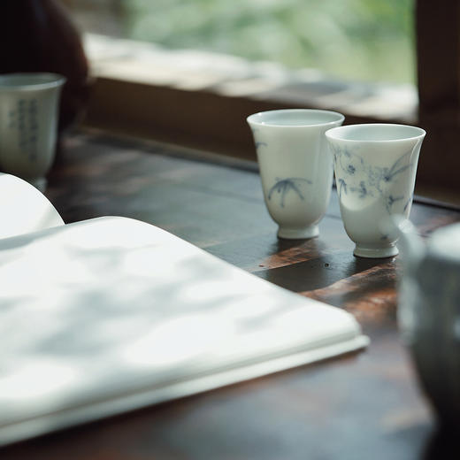 忘言/草木春秋闻香杯 景德镇茶杯手绘青花品杯陶瓷品茗杯（秋葵/栀子花/梅花/荷花） 商品图6
