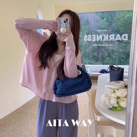 【升级版~黑胶帽斗篷防晒衣】轻奢黑胶帽斗篷防晒衣，防紫外线，时髦显瘦，透气网孔。上身舒适不闷热，立体黑胶帽檐防晒，防护小指套设计，冰感舒适面料，宽松便利，女防晒服 商品图11