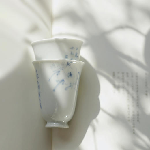 忘言/草木春秋闻香杯 景德镇茶杯手绘青花品杯陶瓷品茗杯（秋葵/栀子花/梅花/荷花） 商品图1