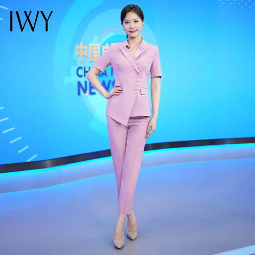 IWY/夏季新款短袖西装套装女粉色不规则主持人上镜正装西服套裤202002CP 商品图2