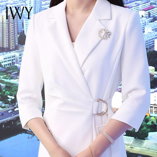 IWY/法式白色连衣裙女系带收腰气质西装裙不规则主持人上镜装Q772 商品图3