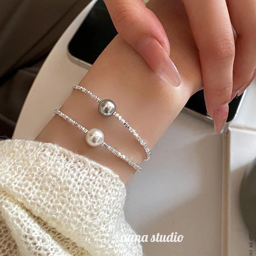 【礼品盒包装！施家珍珠碎银子手链】2023新款s925纯银，施家珍珠碎银子手链，珍珠细腻圆润，闪耀着温润光泽，女款小众，碎银几两手饰，是逛街、约会、晚宴等多种场合的完美搭配选择。sh 商品图0
