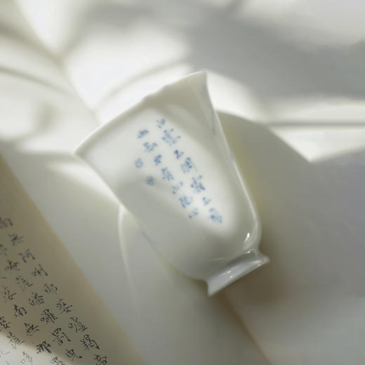 忘言/草木春秋闻香杯 景德镇茶杯手绘青花品杯陶瓷品茗杯（秋葵/栀子花/梅花/荷花） 商品图2