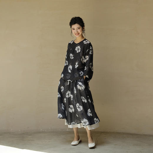 绽放562【黑白灰系列·花的姿态】苎麻双层花朵印花假两件半身裙 商品图3