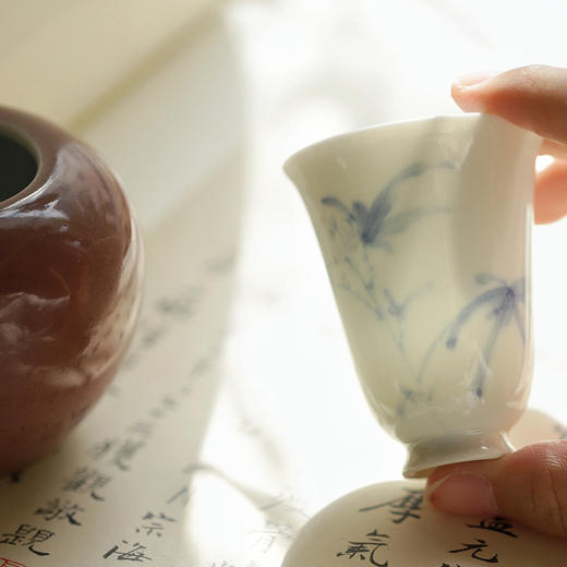 忘言/草木春秋闻香杯 景德镇茶杯手绘青花品杯陶瓷品茗杯（秋葵/栀子花/梅花/荷花） 商品图5