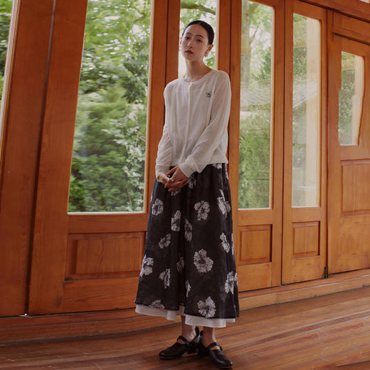 绽放562【黑白灰系列·花的姿态】苎麻双层花朵印花假两件半身裙 商品图1