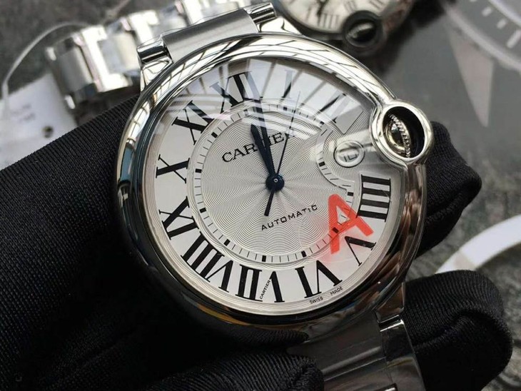 卡地亚蓝气球复刻表哪个厂好?V6厂,AF厂,V9厂,CR厂说评对比