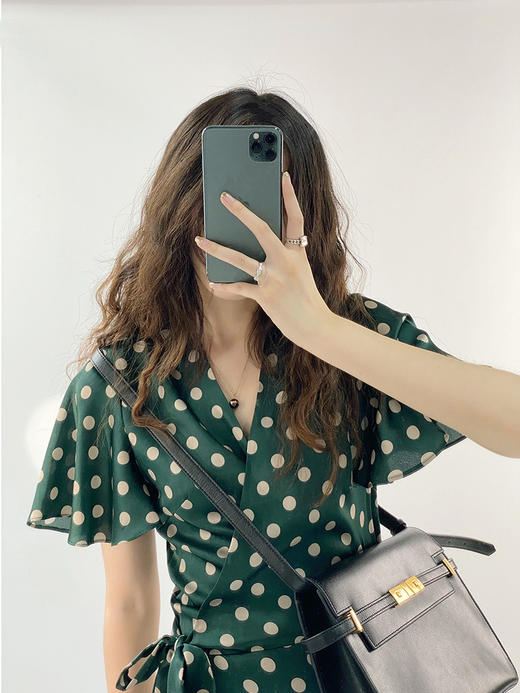 YX【现货7天】绿色波点连衣裙2023年新款女夏季气质名媛v领裙子中长款收腰显瘦 商品图2
