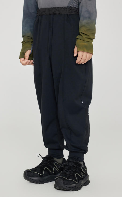 jnby  23年秋款 尼龙针织束脚长裤 1N8E10690 商品图3