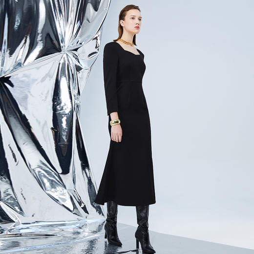 EITIE爱特爱秋季新款时尚大气桃心领黑色修身礼服连衣裙7577210 商品图3