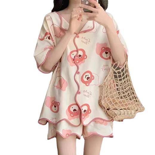 【清凉夏季必备】甜美可爱的女式睡衣两件套装。舒适材质，透气性佳，不粘腻不紧绷，让你舒舒服服地睡个好觉。开衫设计，穿脱方便，时尚百搭。无论是在家休息、聚会还是度假旅行，都是Z佳选择。 商品图5