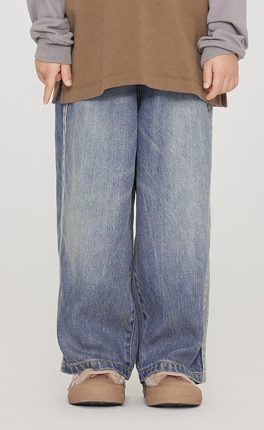 jnby  23年秋款   抓绒舒适直筒牛仔长裤  1N8E11310 商品图6