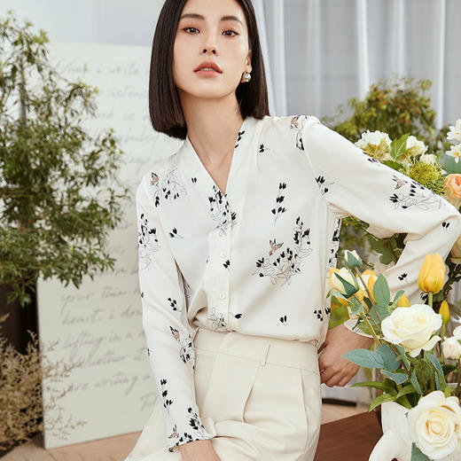 玳莎印花V领长袖真丝衬衫女士秋季款优雅气质桑蚕丝上衣  DC31301 商品图1