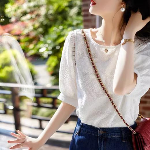 【2023夏季新款】短袖泡泡袖小衫  法式优雅赫本风气质减龄  轻柔舒爽透气不闷热 时尚搭配 商品图1