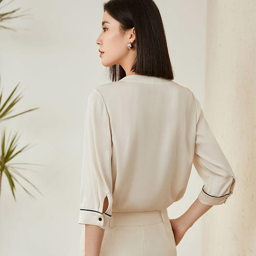 玳莎撞色V领真丝衬衣女简约职场通勤七分袖桑蚕丝上衣  DC31201 商品图3