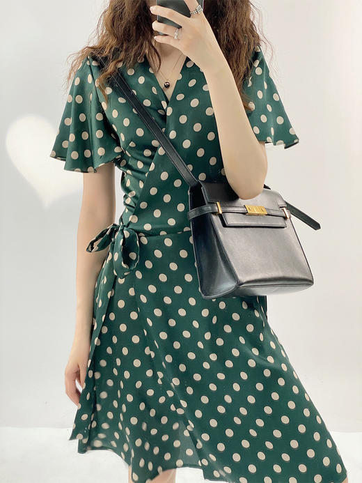 YX【现货7天】绿色波点连衣裙2023年新款女夏季气质名媛v领裙子中长款收腰显瘦 商品图4